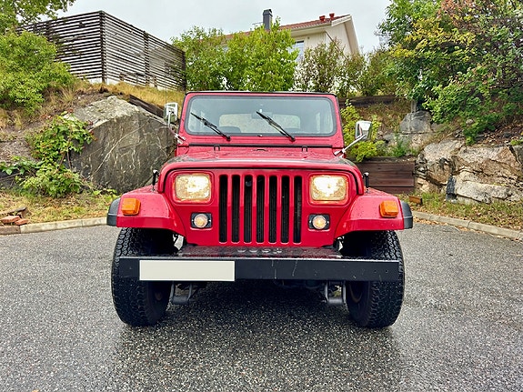 Jeep Wrangler 2 of 5