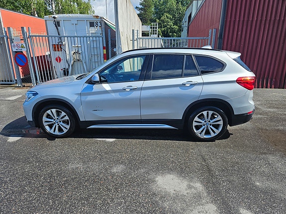BMW X1 3 of 5