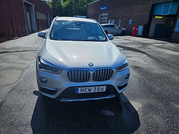 BMW X1 4 of 5
