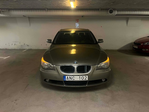 BMW 520d 2 of 5