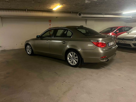 BMW 520d 4 of 5
