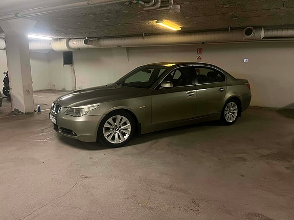 BMW 520d 3 of 5
