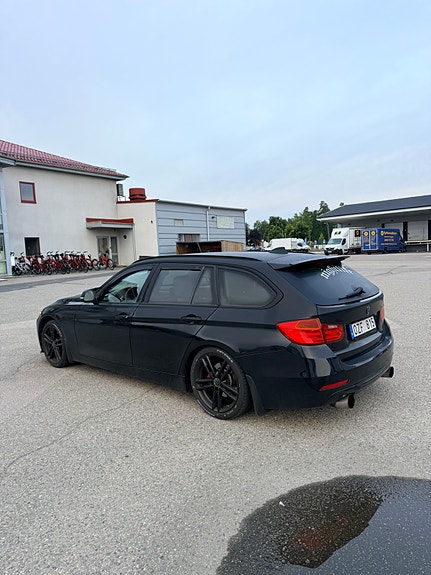 BMW 328i 4 of 11