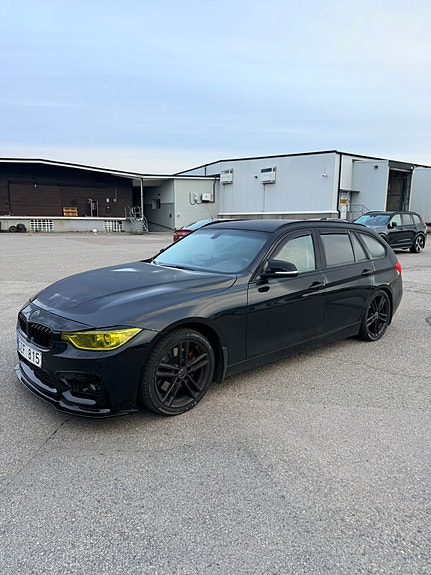 BMW 328i 3 of 11
