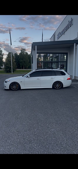 BMW 520d 4 of 12