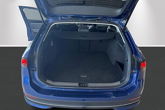 Volkswagen Passat 12 of 14