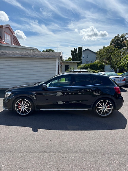 Mercedes-Benz GLA45 4 of 13