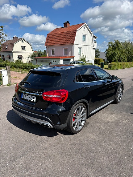 Mercedes-Benz GLA45 7 of 13