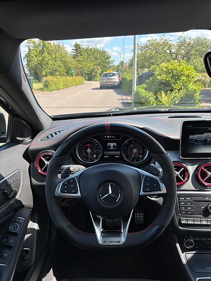 Mercedes-Benz GLA45 11 of 13