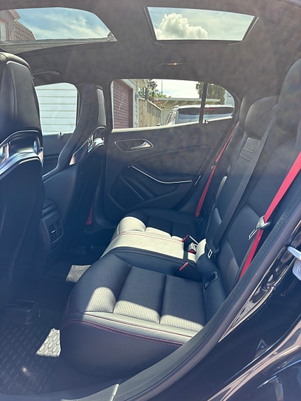 Mercedes-Benz GLA45 10 of 13