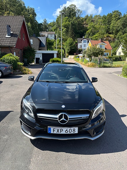 Mercedes-Benz GLA45 3 of 13