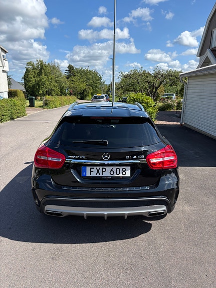 Mercedes-Benz GLA45 6 of 13