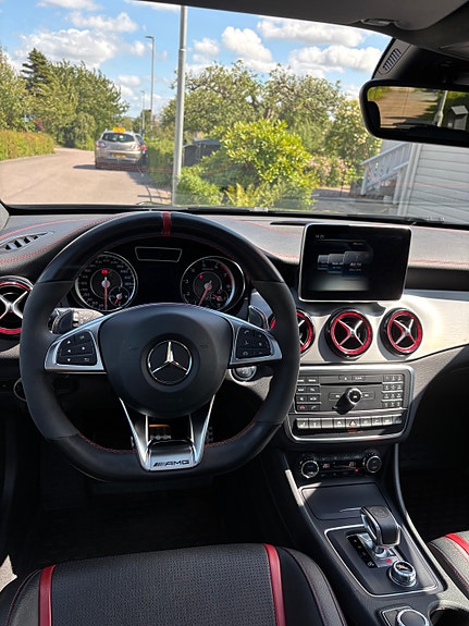 Mercedes-Benz GLA45 12 of 13
