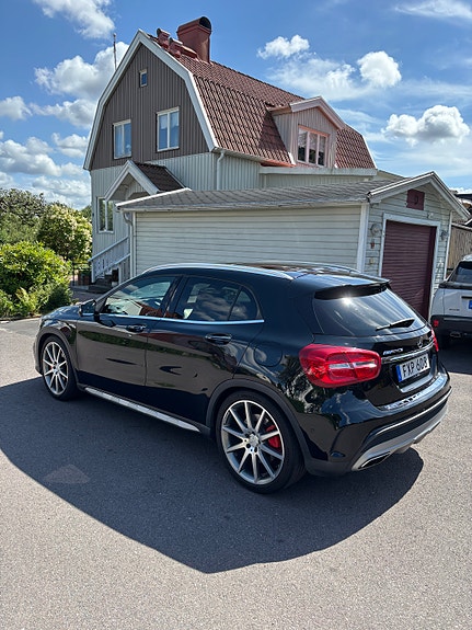 Mercedes-Benz GLA45 5 of 13