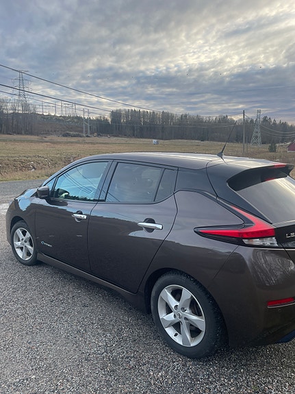 Nissan Leaf 4 of 4