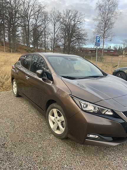 Nissan Leaf 3 of 4