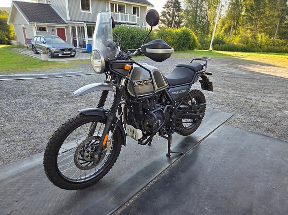 Royal Enfield Himalayan 411 11 of 18
