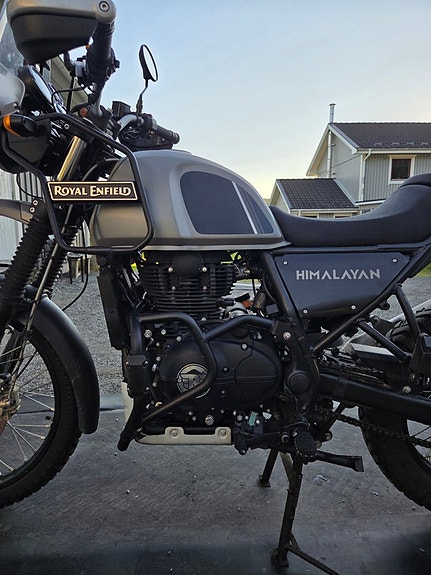 Royal Enfield Himalayan 411 13 of 18
