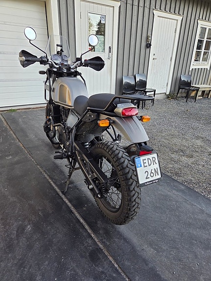 Royal Enfield Himalayan 411 14 of 18