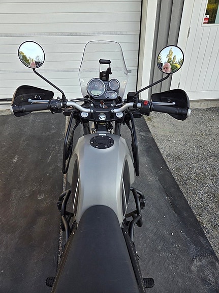 Royal Enfield Himalayan 411 7 of 18