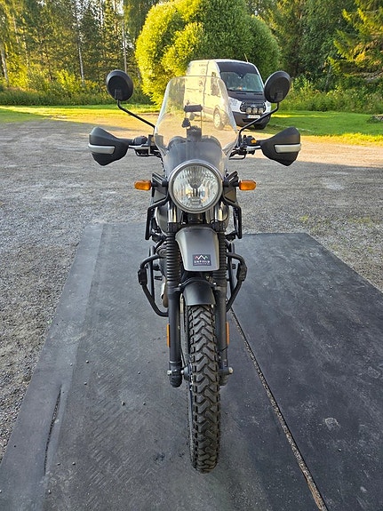 Royal Enfield Himalayan 411 9 of 18
