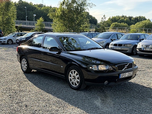 Volvo S60 2 of 5