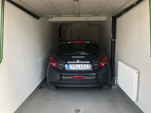 Peugeot 208 3 of 5