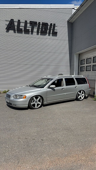 Volvo V70 3 of 5