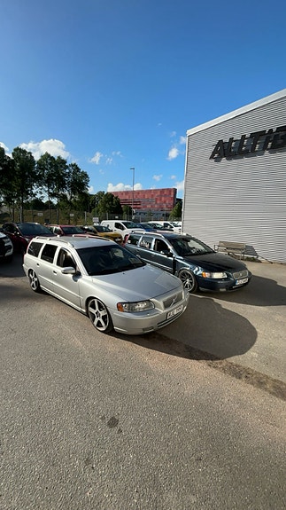 Volvo V70 2 of 5