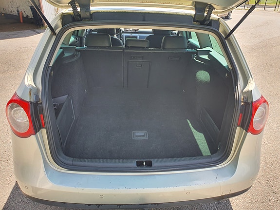 Volkswagen Passat 9 of 11