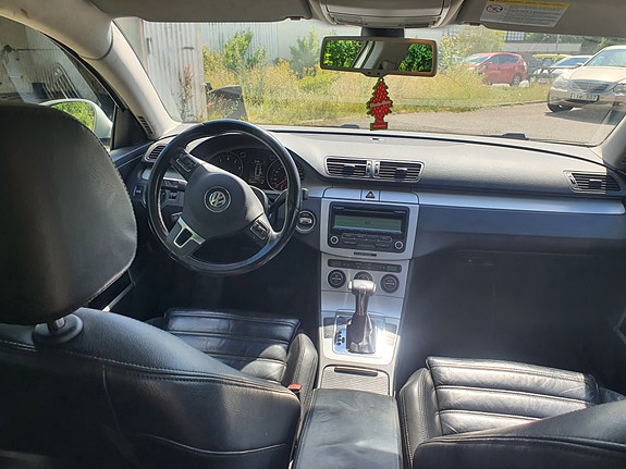 Volkswagen Passat 10 of 11