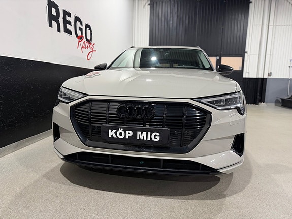 Audi e-tron 3 of 5