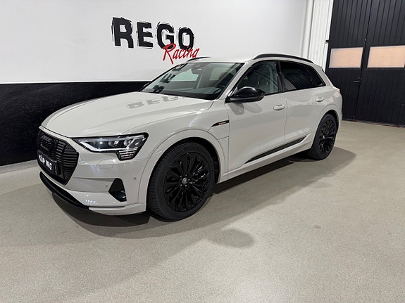 Audi e-tron 2 of 5