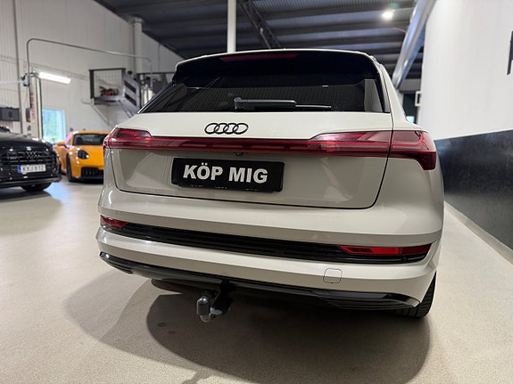 Audi e-tron 5 of 5