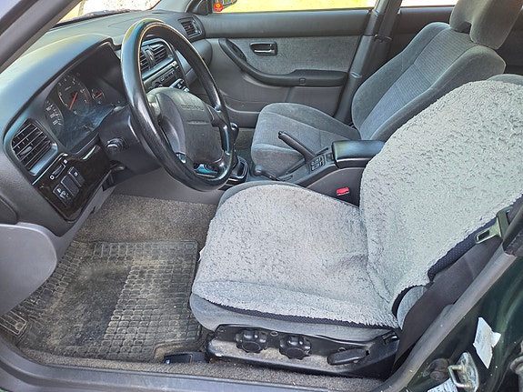 Subaru Legacy 4 of 5