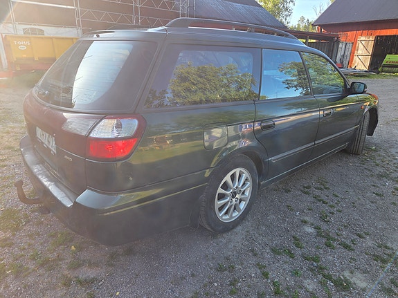 Subaru Legacy 2 of 5