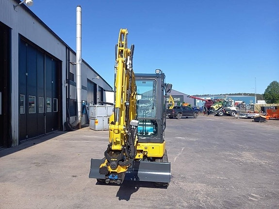 Komatsu PC26MR-5 2 of 9