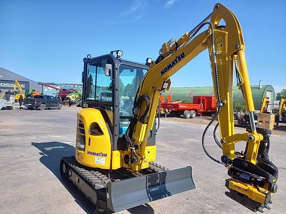 Komatsu PC26MR-5 3 of 9