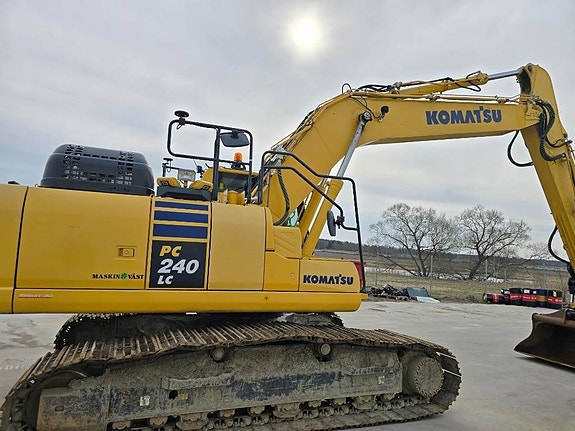Komatsu PC 240 LC-11 12 of 14