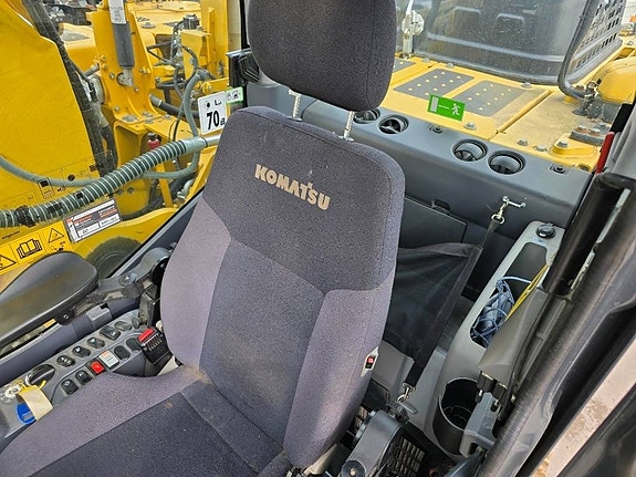 Komatsu PC 240 LC-11 8 of 14