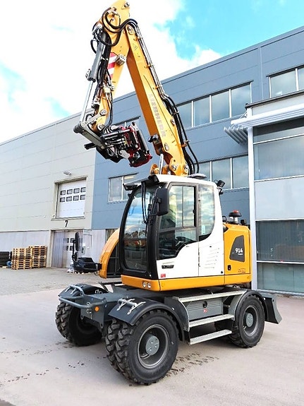 Liebherr A 914 Compact Litronic 2 of 8