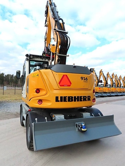 Liebherr A 916 Compact Litronic 2 of 7