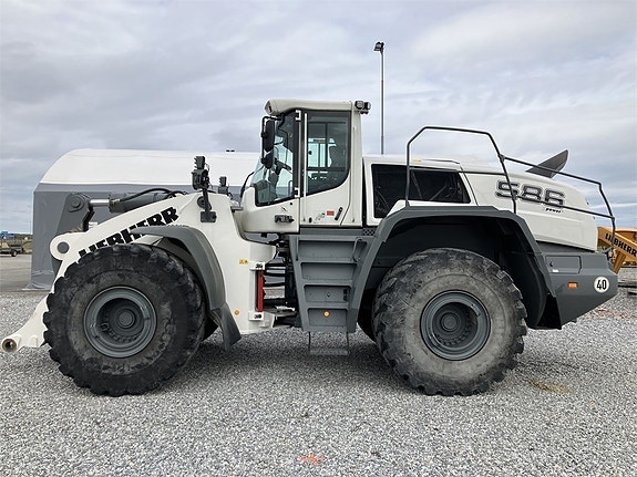 Liebherr L586 Xpower 2 of 7