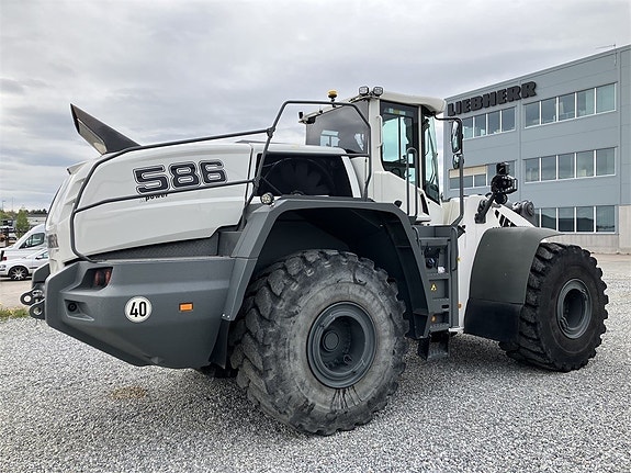 Liebherr L586 Xpower 5 of 7