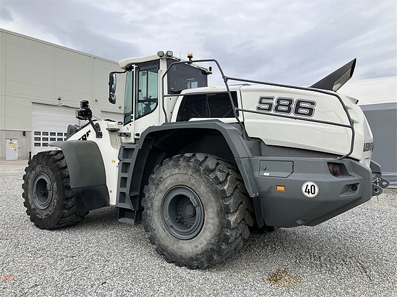 Liebherr L586 Xpower 3 of 7