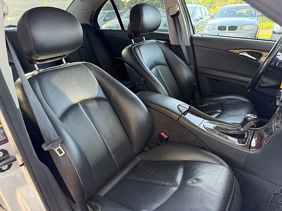 Mercedes-Benz E300 de 13 of 20