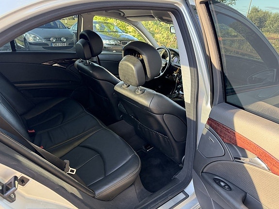 Mercedes-Benz E300 de 17 of 20