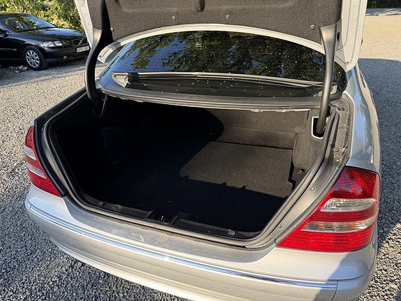 Mercedes-Benz E300 de 18 of 20