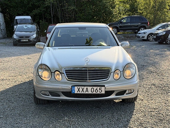 Mercedes-Benz E300 de 5 of 5