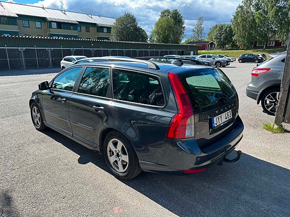 Volvo V50 3 of 5
